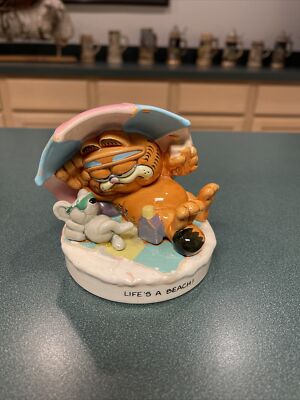 Enesco Garfield The Cat Ceramic Figurine  Life s A Beach  1978