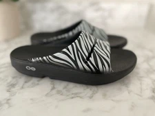 Oofos Ooahh Slide Recovery Sandals Size 9 Womens Black / White Zebra Animal 