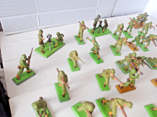 BRITAINS DEETAIL WW11 AMERICAN 3 75MM RECOILLES RIFLES 36 INFANTRY .SEE PHOTOS. - Picture 2 of 11