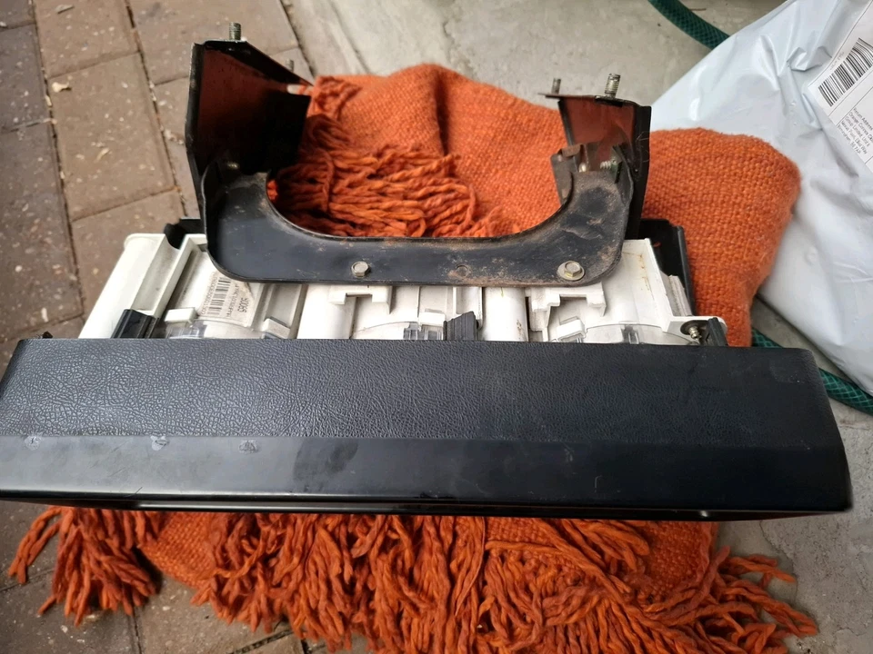 CLASSIC MINI COOPER S 1990 GENUINE ROVER SPEEDO SPEEDOMETER DASH only SURROUND  - Image 2 of 4