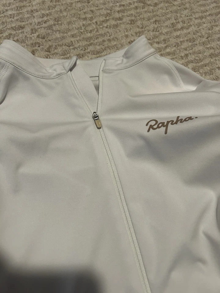 Rapha Men’s Cycling Kit- White Jersey(L), Black Bibs (M), White Capo(M) Socks - Image 3 of 4