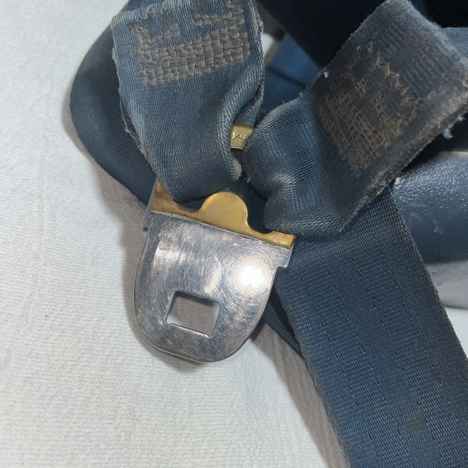 Retractor de cinturón de seguridad de pasajero en azul para camionetas Chevy/GMC C10/R10 1973-1987 Foto 2 de 4