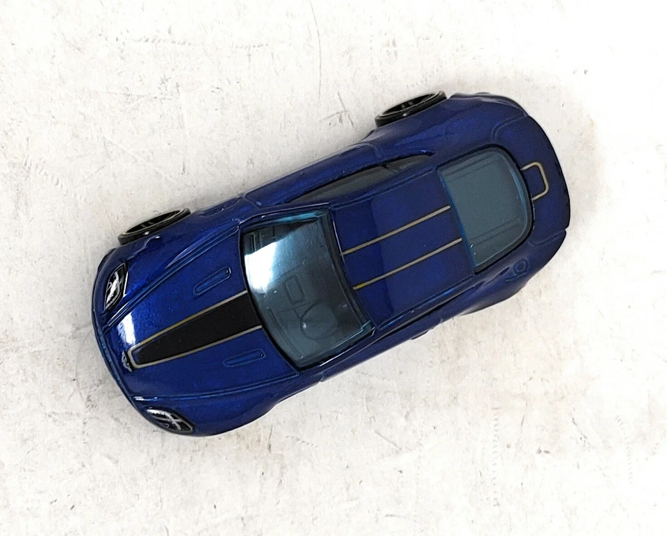 Aston Martin V8 Vantage HW Exotics Hot Wheels Foto 2 de 4