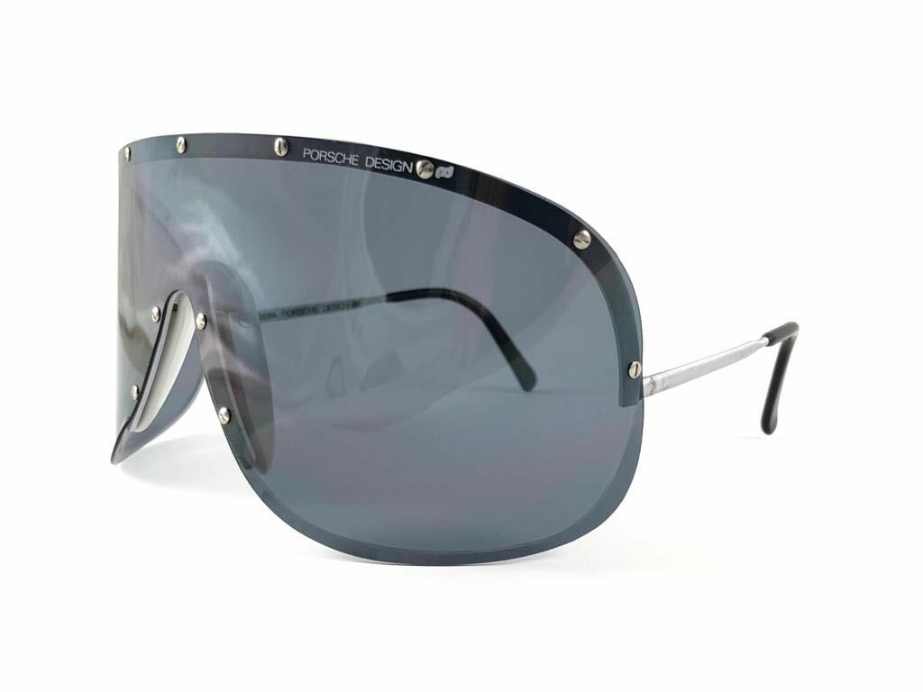 VINTAGE PORSCHE DESIGN 5620 700 DARK GREY MONO LEN SUNGLASSES