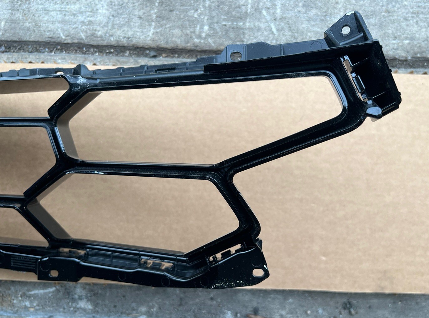 LAMBORGHINI URUS 4ML807639A -ORIGINAL GRILLE FRONT CENTER  GENUINE GLOSSY BLACK