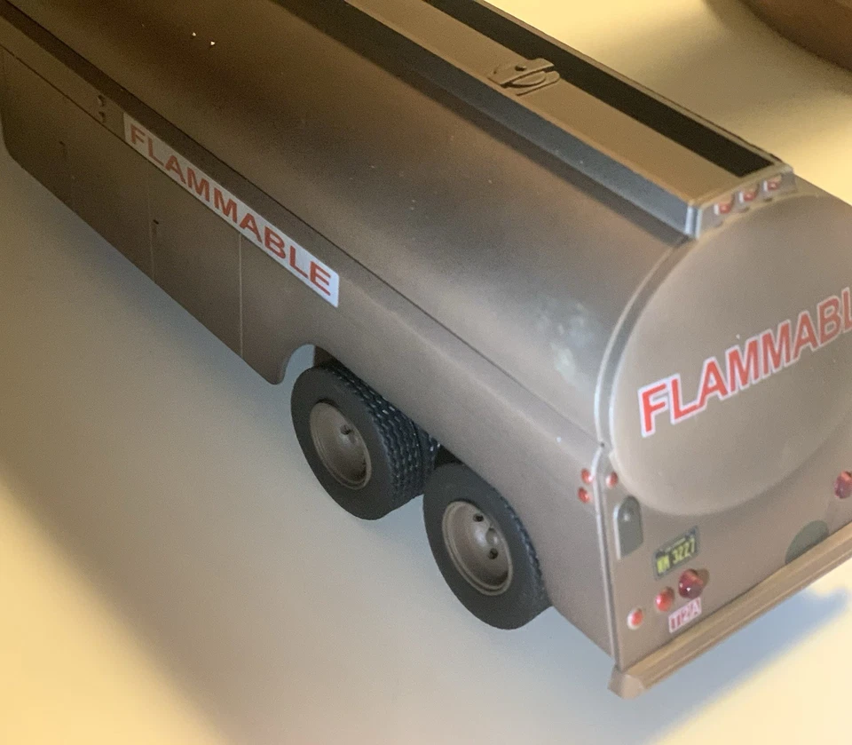 Camion Americani. - Peterbilt 281 The Duel	ancora Sigillato Mai Aperto - Immagine 2 di 4