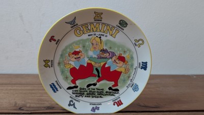 Vtg Walt Disney Sign Of The Zodiac Plate 6.5 Inch Gemini Schmid Tweedle Dee Dumb