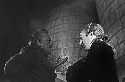 Donald Sutherland in the role of Casanova talking with Italian dir- Old Photo 1