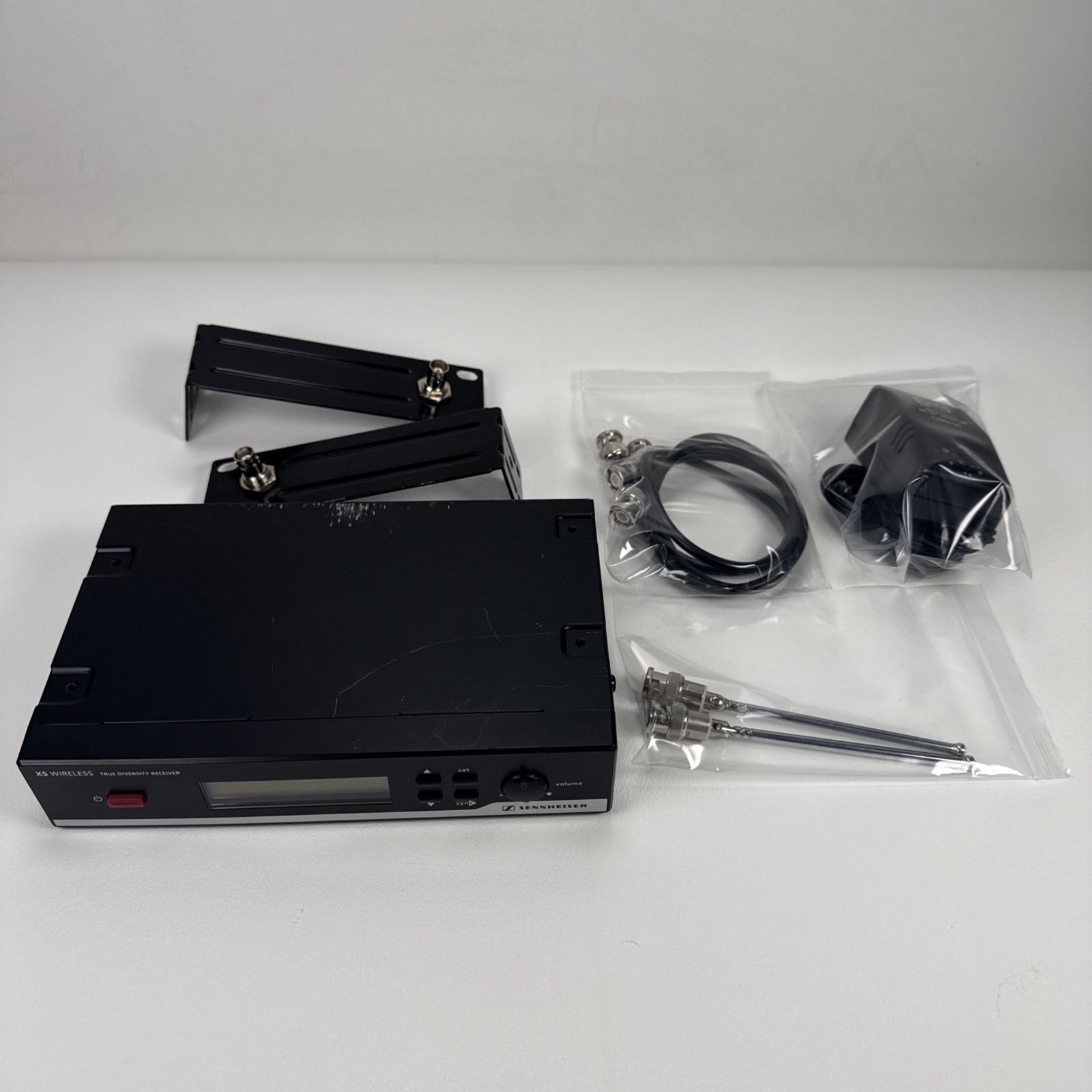 Sennheiser XS Wireless EM10 Mic Diversity Receiver A-band 548-572 MHz w Rack Ear