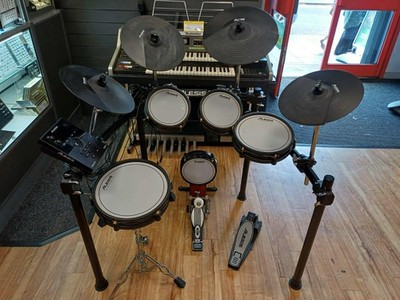 Alesis Crimson II 9-teiliges elektronisches Schlagzeug mit Mesh Heads