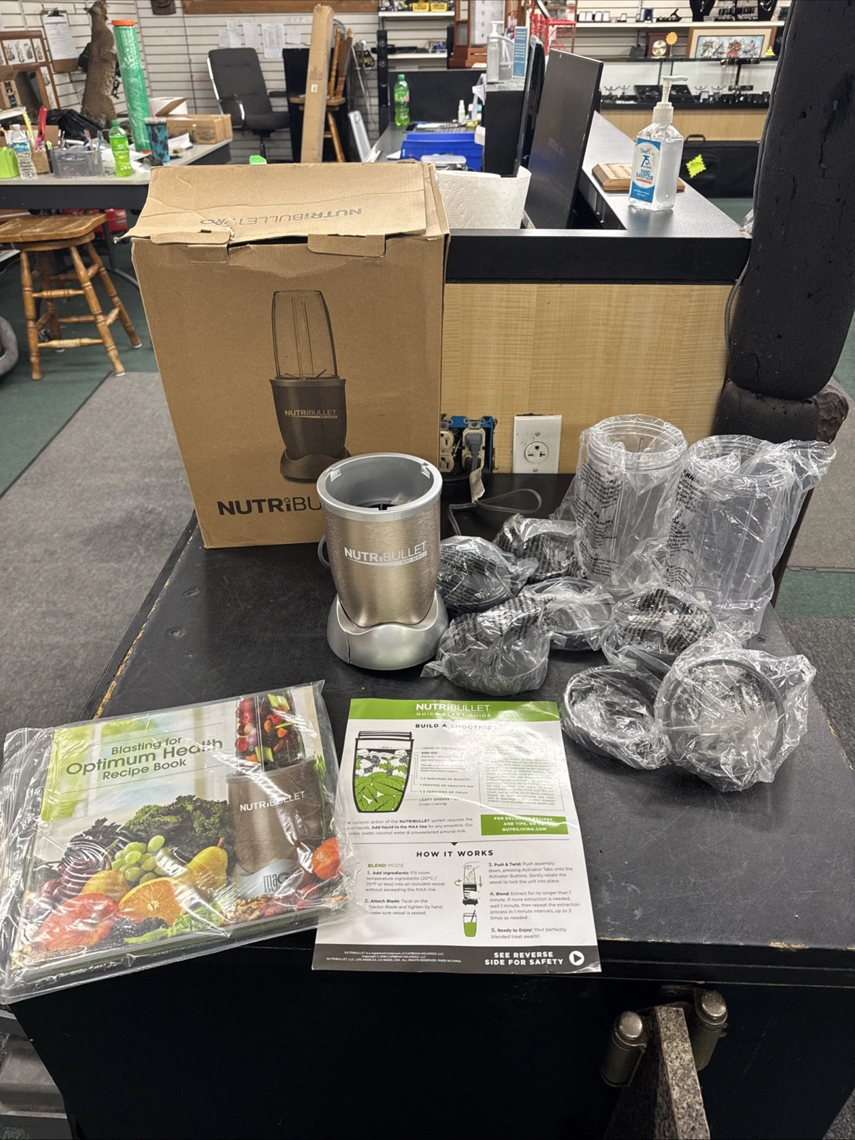 NutriBullet Pro Deluxe 900W Series Countertop Blender NB9-1301 Rose Gold W/Book