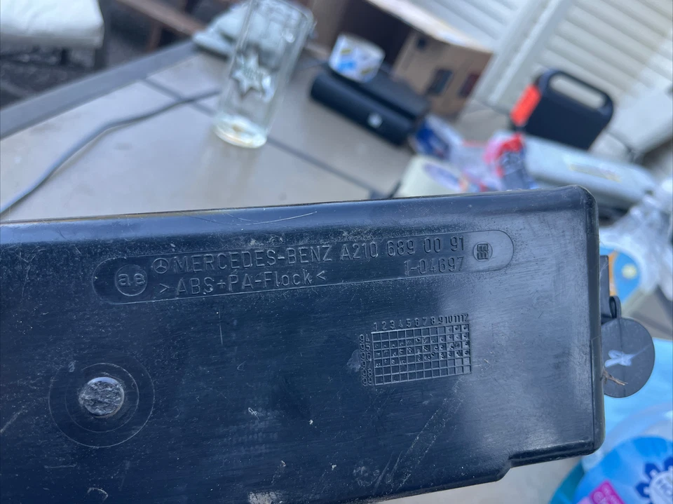 Mercedes-Benz E320 1999 guantera 2106890091  Foto 4 de 4