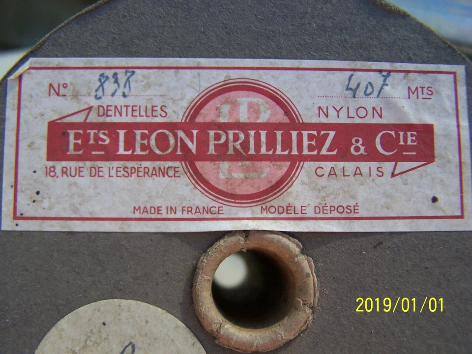 Ancienne dentelle " entre deux " de Calais. Couleur rose tendre. Très fine. N°4 - Photo 4/4