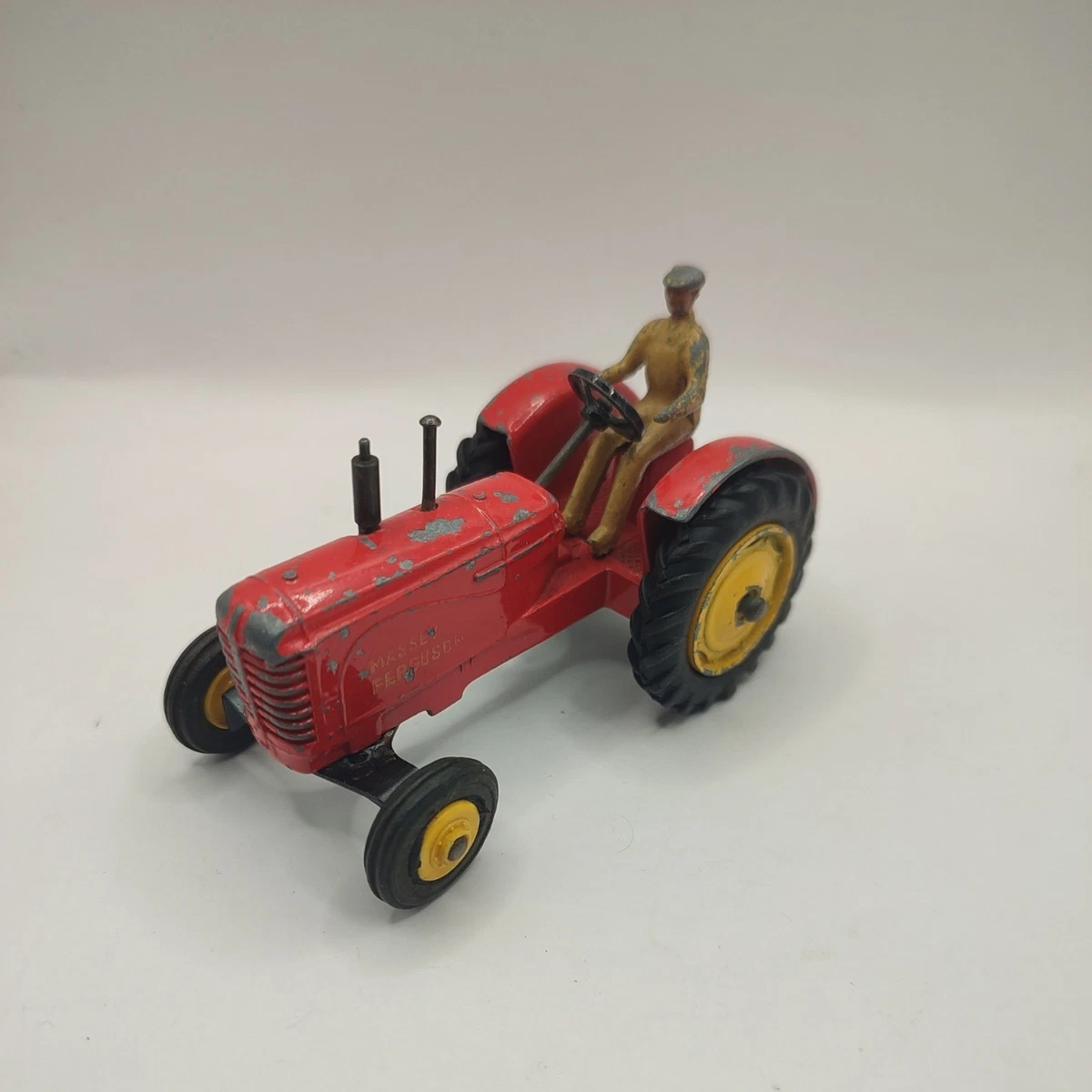 Dinky Toys GB N°300 – Tracteur Massey Harris Rouge – Échelle 1/43 – Boîte D’origine