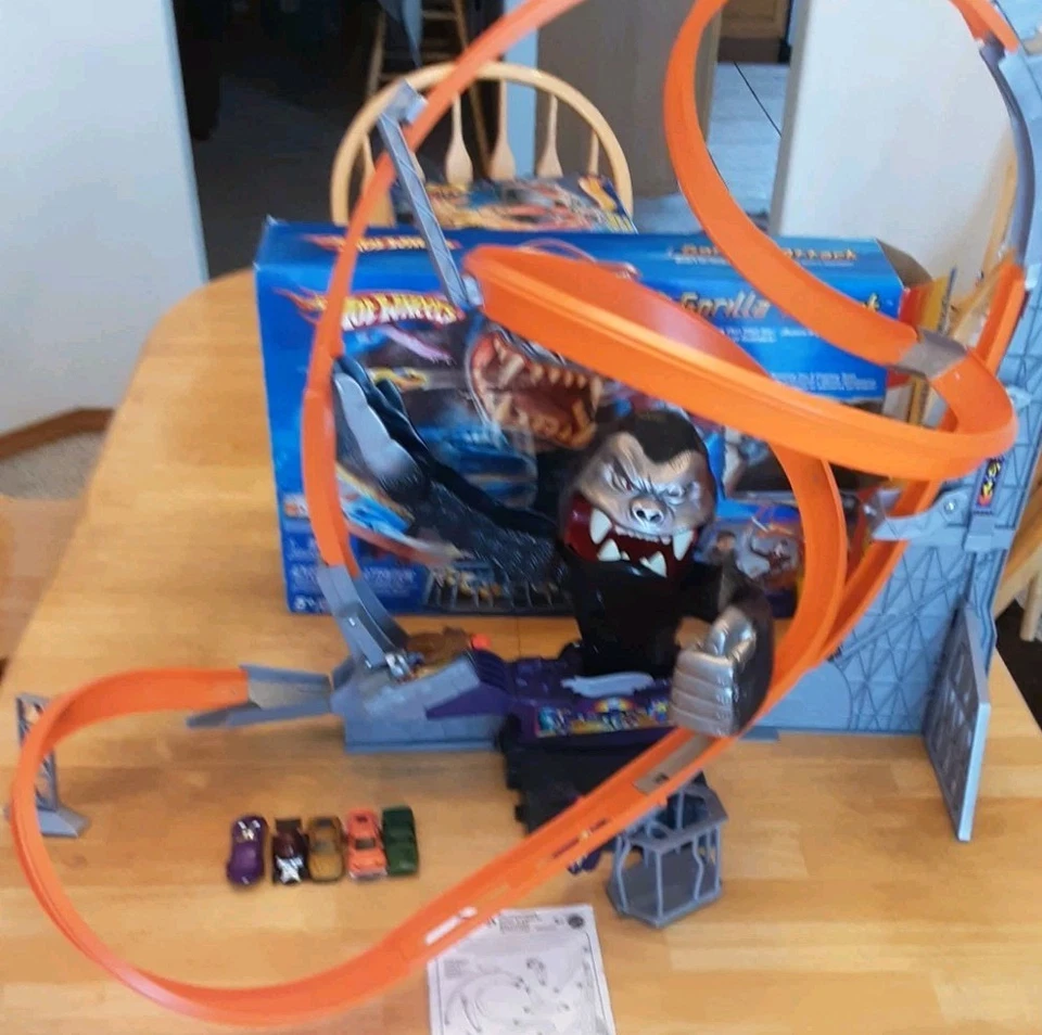 Vtg Hot Wheels Gorilla Attack Playset Rare 2005 Boxed COMPLETE  - Image 2 of 4