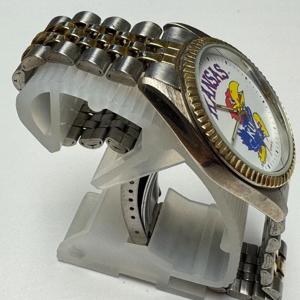 Reloj de Cuarzo Nelsonic Kansas U Vintage Hombre Doble Tono Bisel Acanalado Batería Nueva 8" Foto 3 de 4