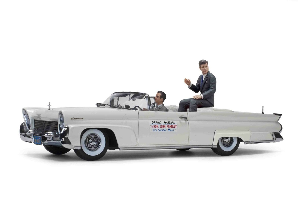 Sunstar 1/18 Lincoln Continental MKIII Cabriolet - 4707 for