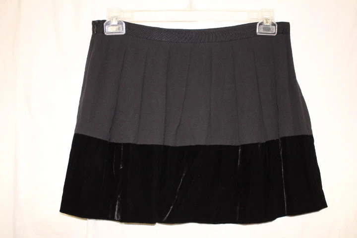 THEORY Black Fabric Pleated Mini Skirt W/Velvet Trim Womens Size 6-B125 - Image 2 of 4