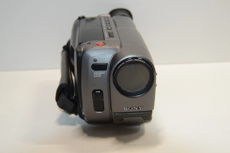 Sony CCD-TRV22 Vide8 8mm Analog Camcorder Bundle Transfer Kit PC/VCR/DVD/Laptop - Image 4 of 4