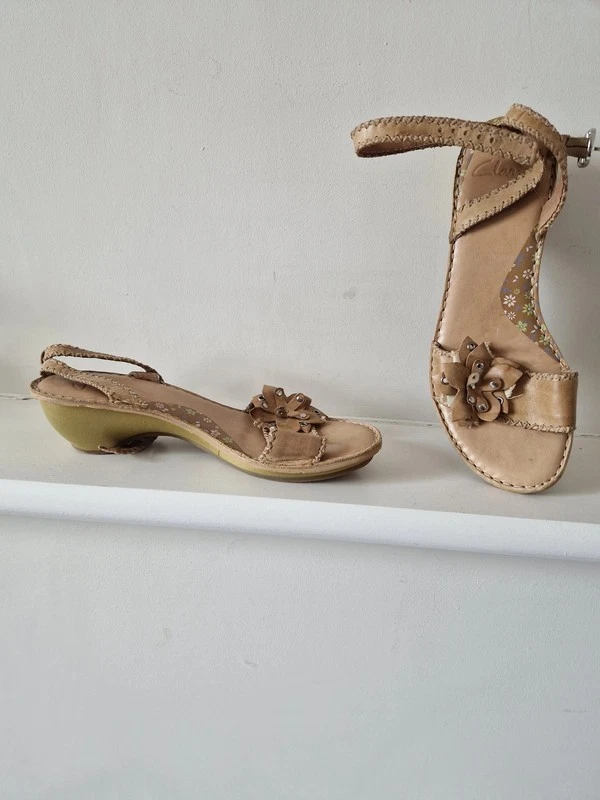 Sandali donna clarks cinturino piatto crema decorazione fiori misura 4 5