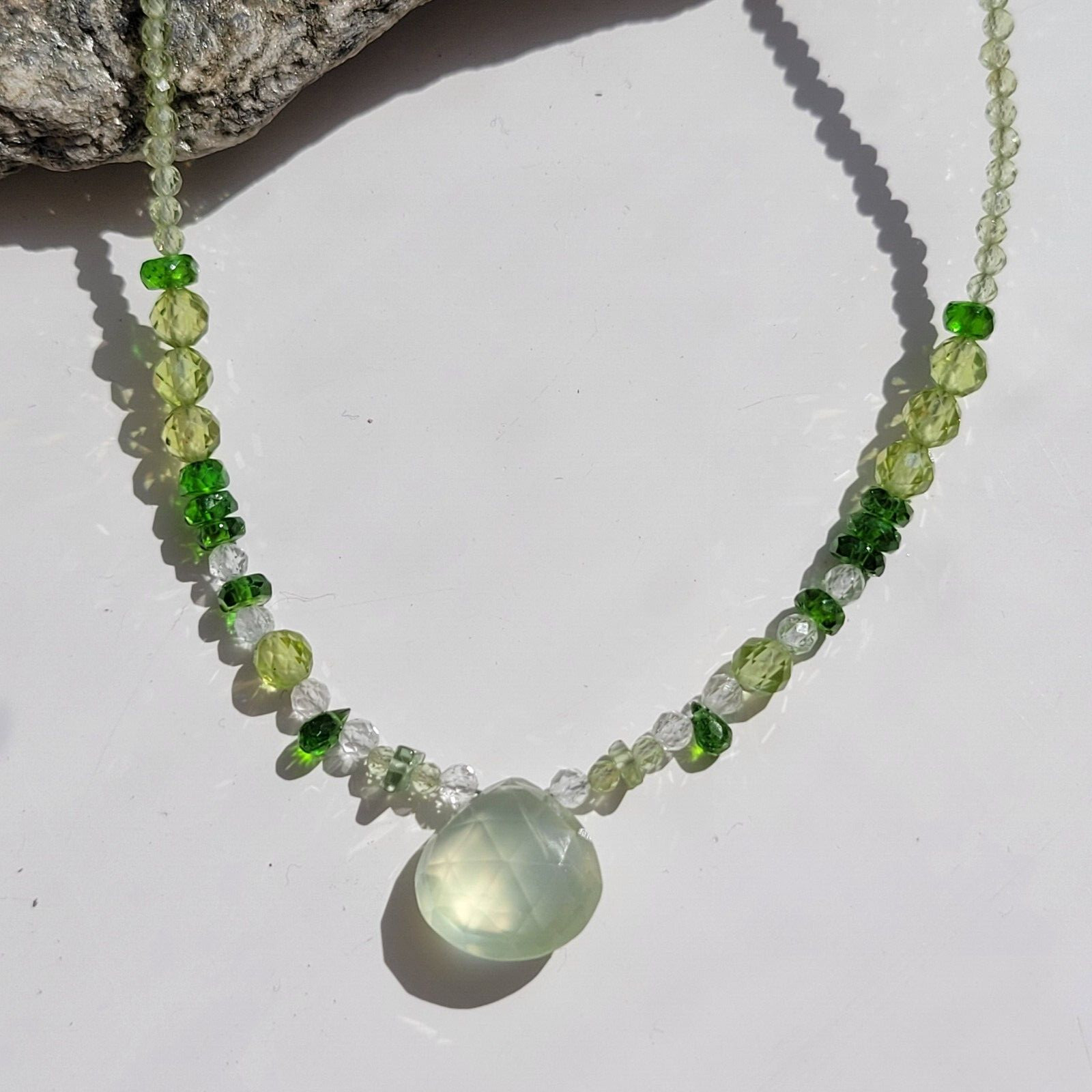 Collier argent pierre précieuse prehnite péridot apatite diopside topaze