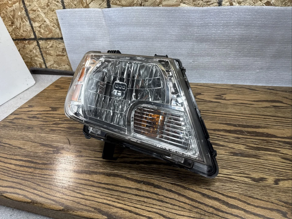 Conjunto Faro Derecho Nissan Frontier 2009-2021 Reacondicionado 26010-ZL40B Foto 3 de 4