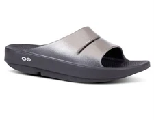 OOFOS WOMEN'S OOAHH LUXE SLIDE SANDAL - LATTE Metallic Athletic W9