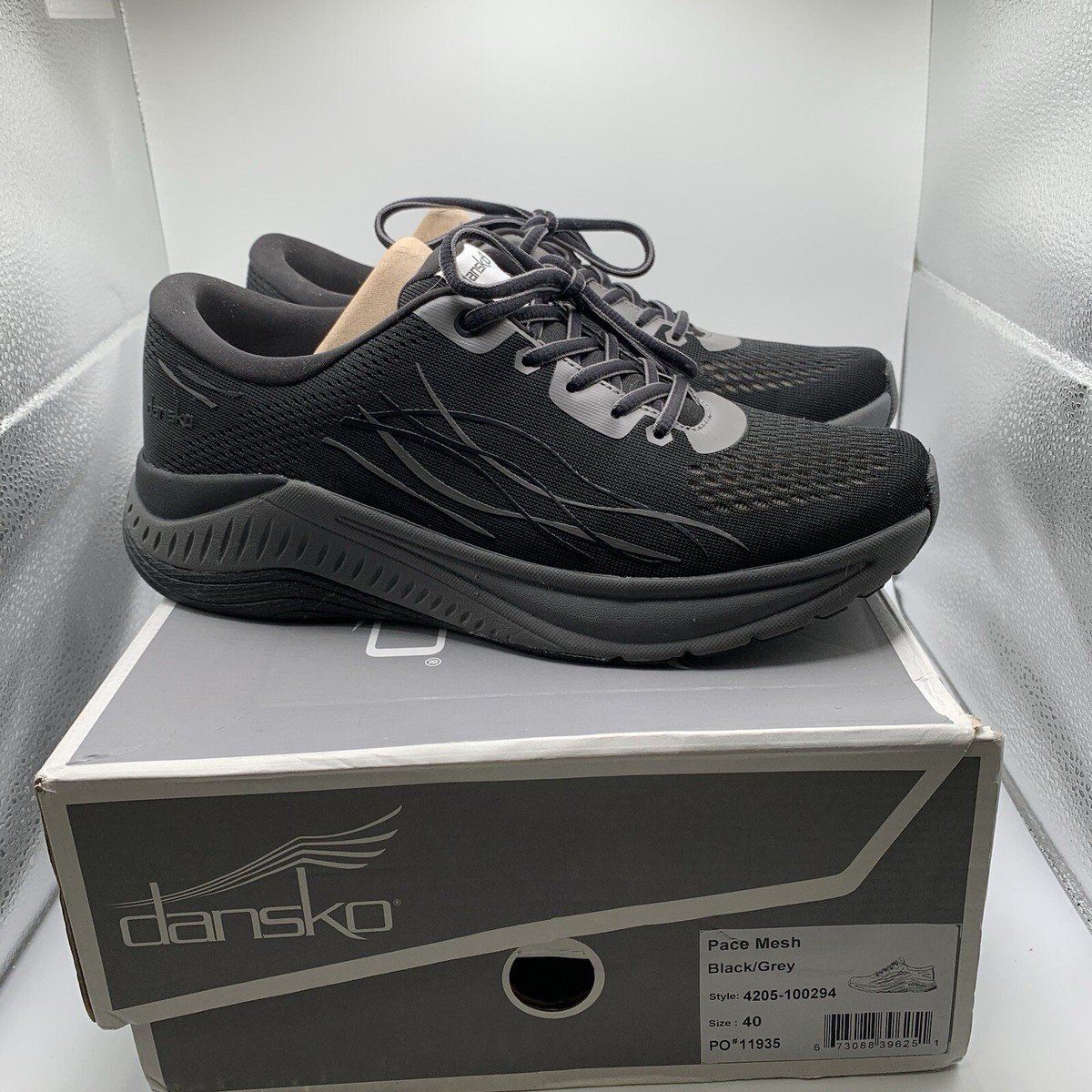 M Dansko Women's Size 40 US 10 Pace Mesh Walking Shoes Black/Grey