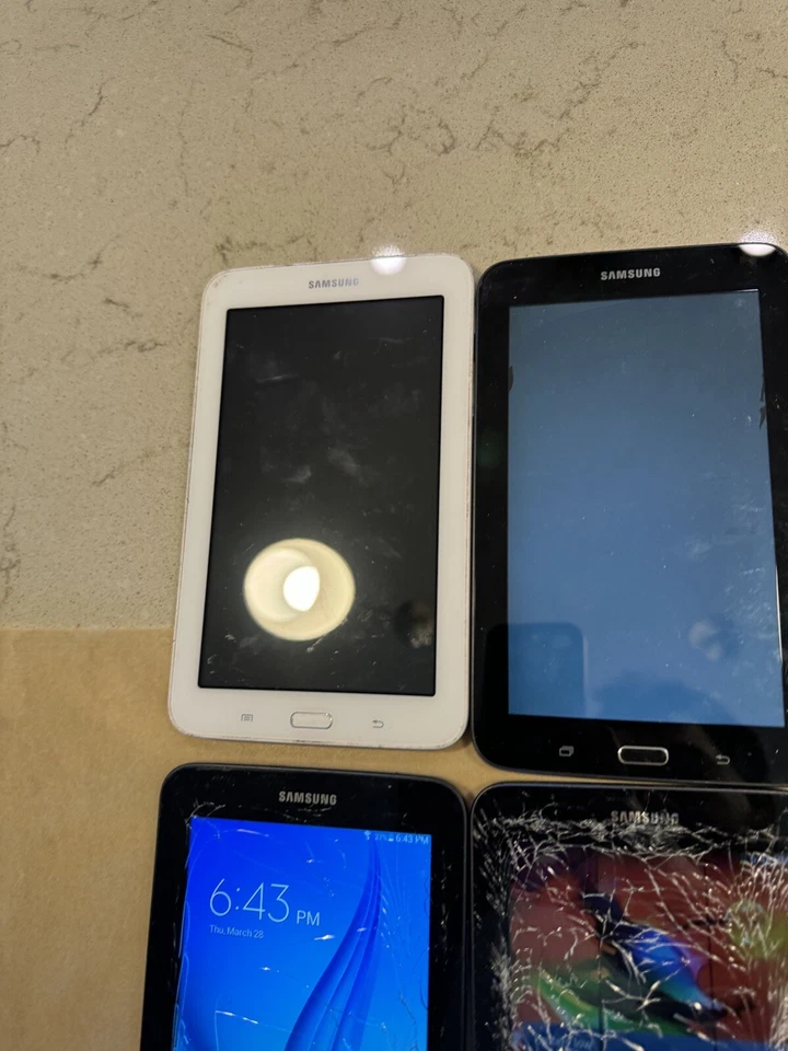 Samsung Galaxy Tab 3 Lite SM-T110 Wi-Fi 7" 8GB LOT X 4 BAD LCD - Image 4 of 4