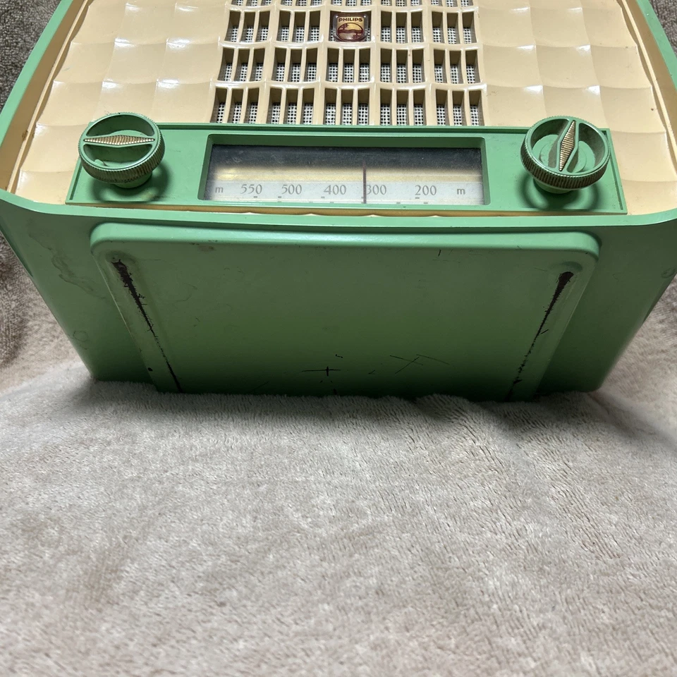 Philips 1940 - 1956 Bakelite Radio - Image 2 of 4