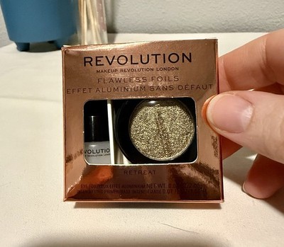 Makeup Revolution Flawless Foils Eyeshadow RETREAT Includes Intensifying Primer