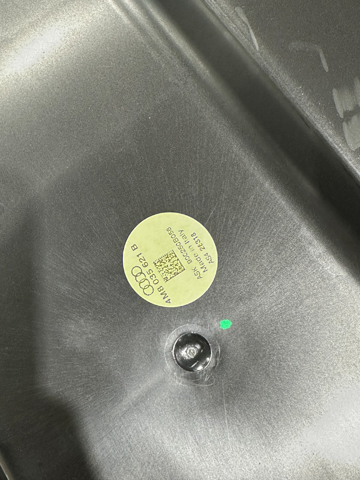 2018-2024 LAMBORGHINI URUS REAR SUBWOOFER OEM 4M8035621