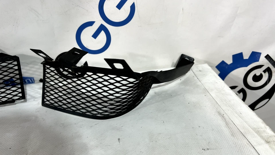 ЗАДНИЙ БАМПЕР ASTON MARTIN V8 VANTAGE НИЖНЯЯ СЕТЧАТАЯ РЕШЕТКА МОЛДИНГ OEM 2011 🔵 - Изображение 4 из 4