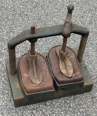 Ancienne machine à réparer chaussure presse semelle cordonnier