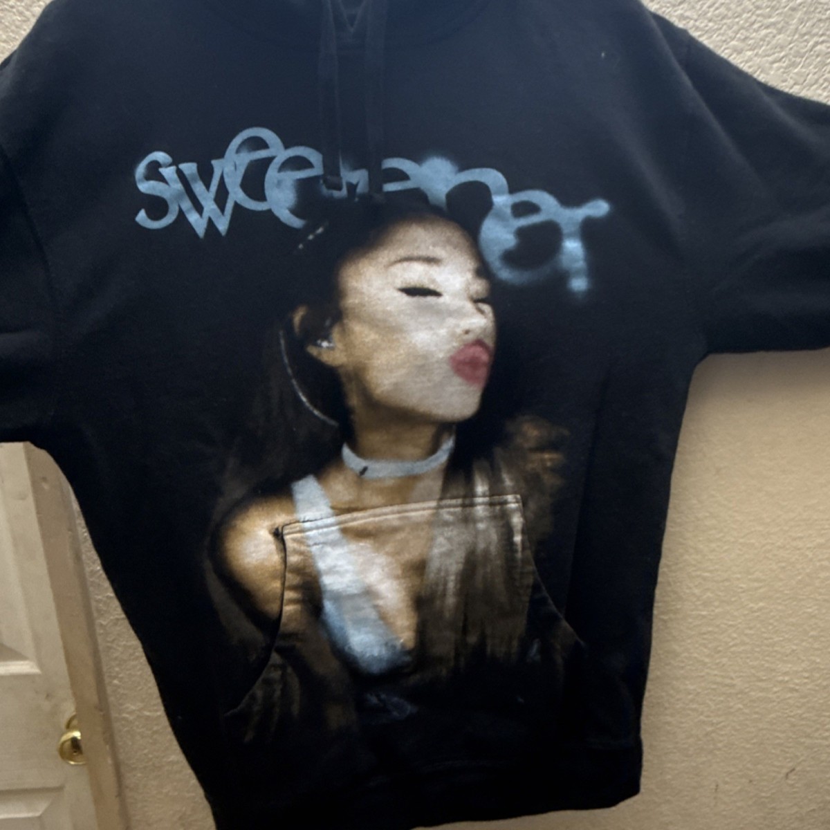 Ariana Grande Sweetener World Tour 2019 Hoodie Ladies Size Medium