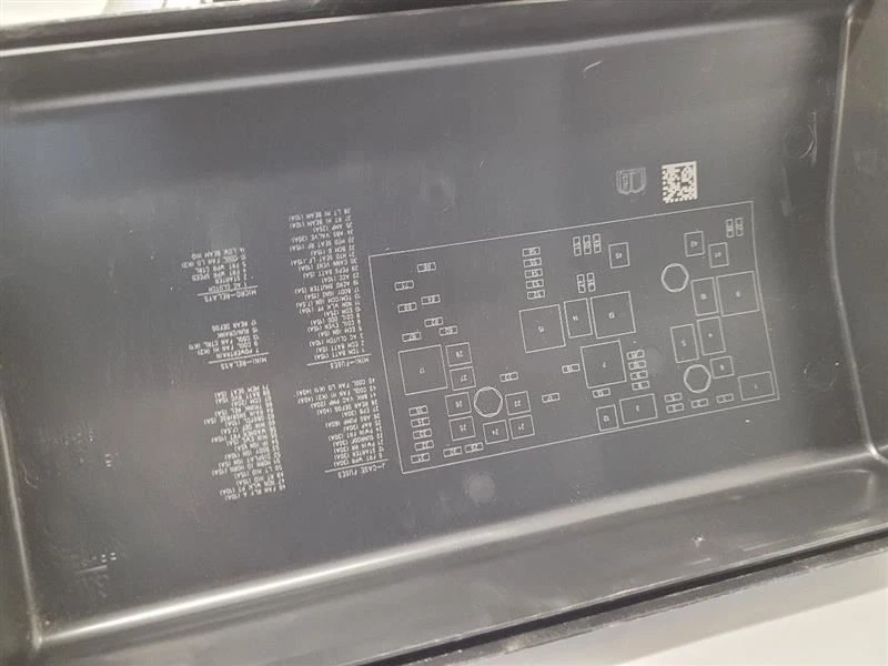 Chevrolet Impala 2016-2020 motor caja de fusibles 84080463 Foto 4 de 4