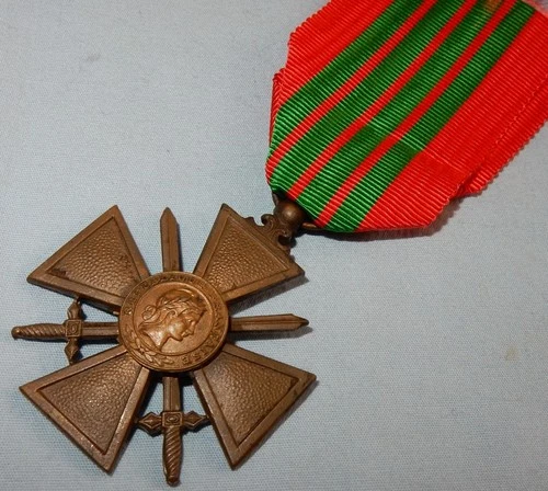 WW2 1939 FRENCH WAR CROSS MEDAL MILITARY CROIX DU GUERRE WORLD WAR II - FRANCE