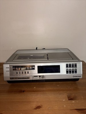 Vintage Hitachi VT-8040EM Multi-System VHS Video Deck Cassette Deck.  ( Read )