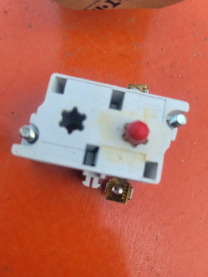 Cutler Hammer 10250T51  Contact Block 1 N.C. SERIES D2 - Image 2 of 2