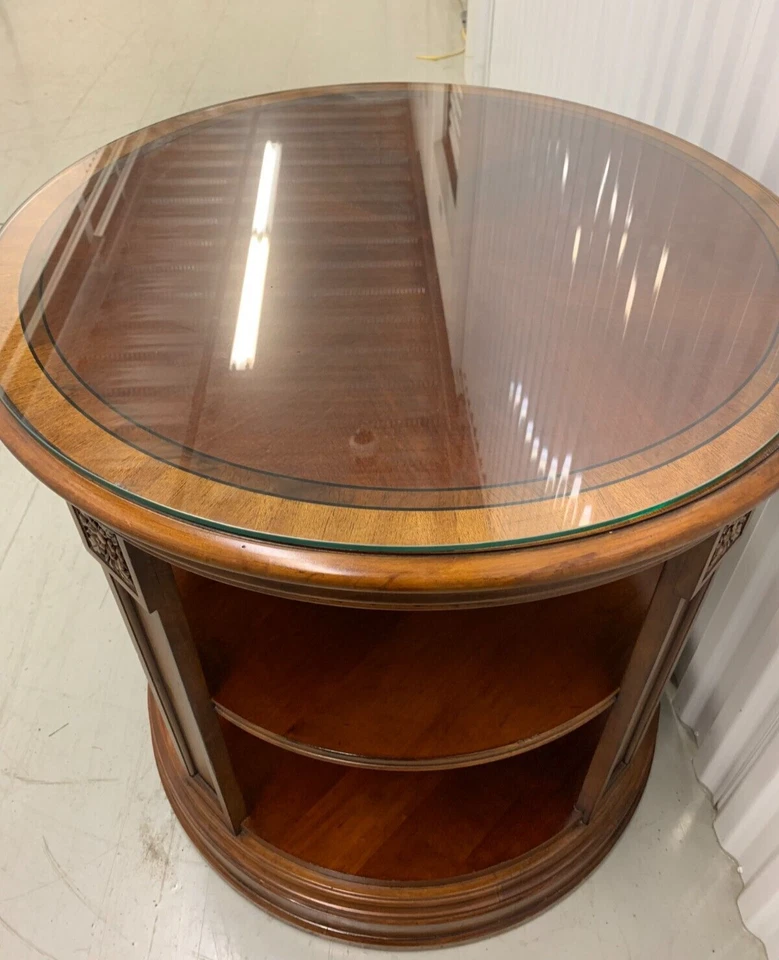 Ethan Allen Townhouse Seaver Library Round Table #30-8203 (A) - Image 4 of 4