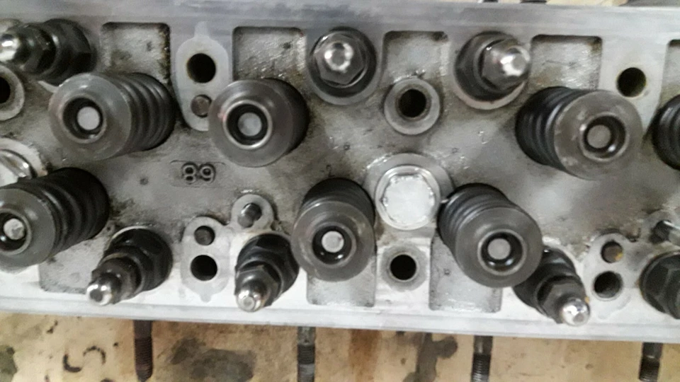 MERCEDES BENZ W108 W109 280 ENGINE CYLINDER HEAD W/ VALVES ASSEMBLY 222MB129-M2# - Image 4 of 4