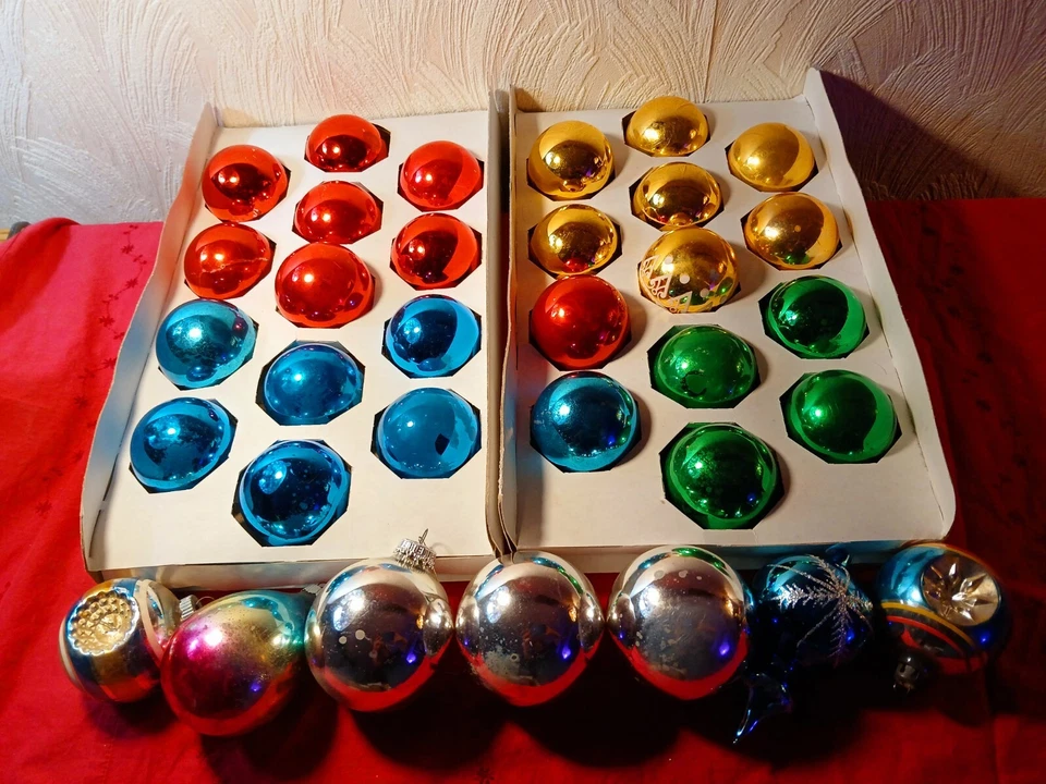 33 Vtg Assortment Of Mercury Glass Xmas Ornaments Unbranded & Shiny Brite - Image 3 of 4