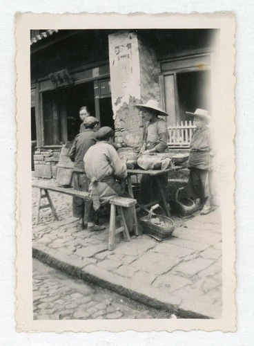 #  8  OLD WW2 MILITARY PHOTO CHINA  PEOPLE ON THE STREET  SNAPSHOT