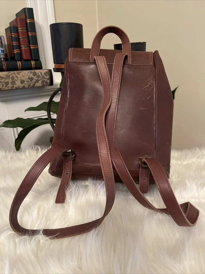 Mochila de cuero marrón frijol L.L con cordón superior bolsillo interior con cremallera  Foto 2 de 4