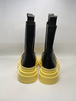 Bottega Veneta Contrast-Sole Leather Tire Men display picture 2