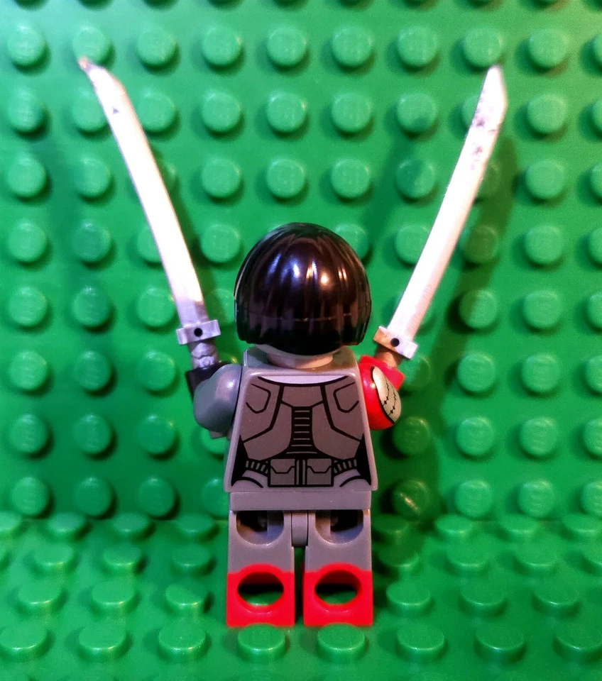 LEGO Batman Katana Minifigura 76055 DC Comics Superhéroes ~ Accesorio 2 Espadas  Foto 2 de 4