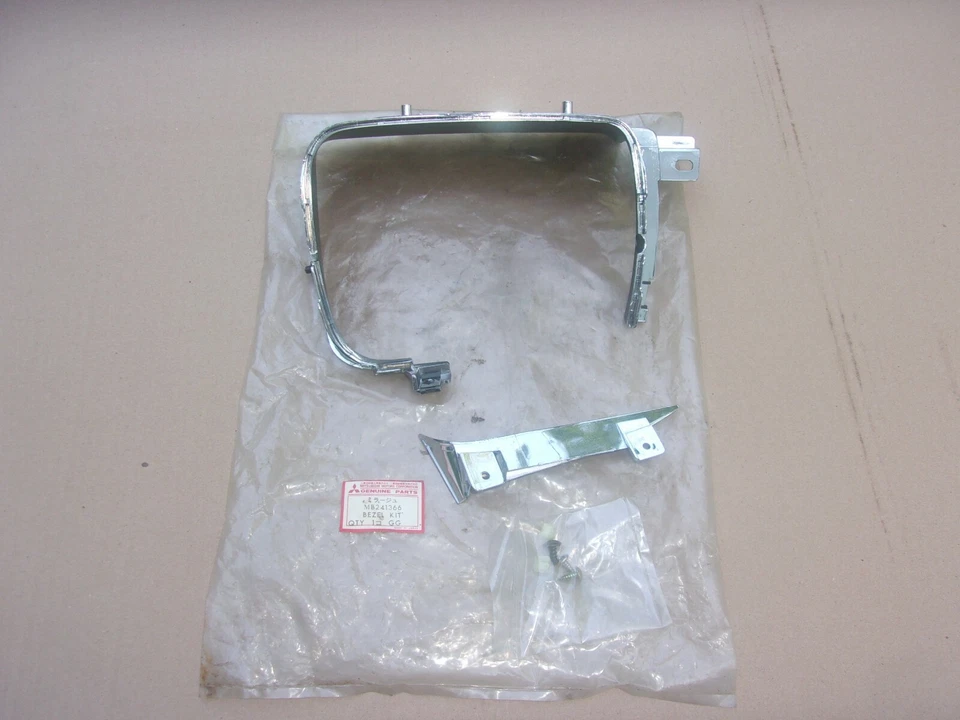 Dodge Colt Plymouth Champ 1982 82 nuevo en stock Mitsubishi kit de bisel de faro derecho Foto 3 de 3