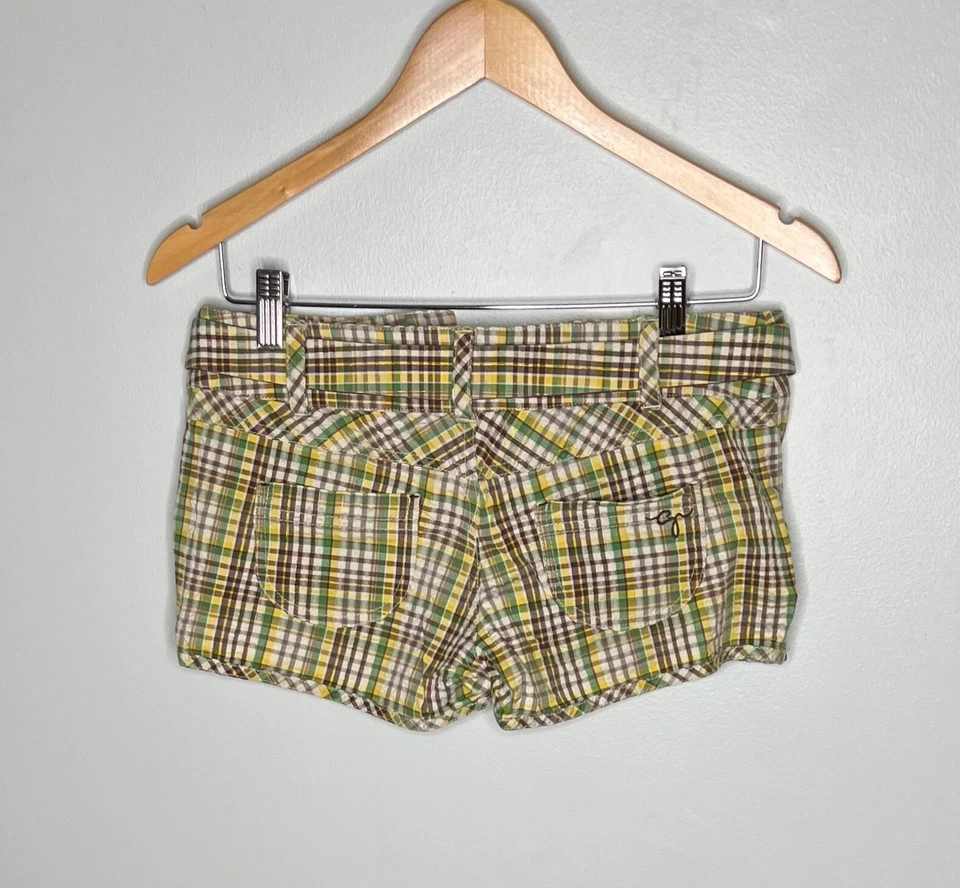 GUESS women's multicolor plaid, stretch, cotton, belt, pockets shorts, size 26 - Image 4 of 4