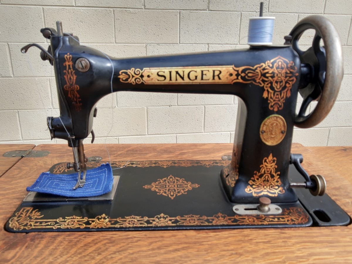 Beautiful 9W7 Singer Sewing Machine On A 7 Drawers Cabinet,Tested