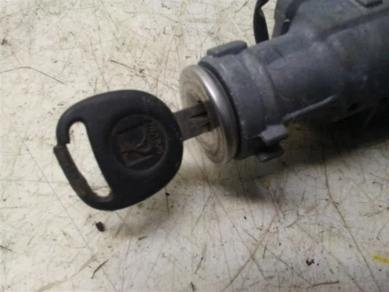 2003-2007 Saturn ion Ignition Switch Lock Cylinder With Key OEM - Image 2 of 4
